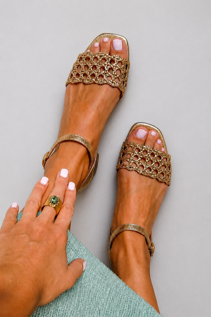 Lara | Goldene Flechtsandalen