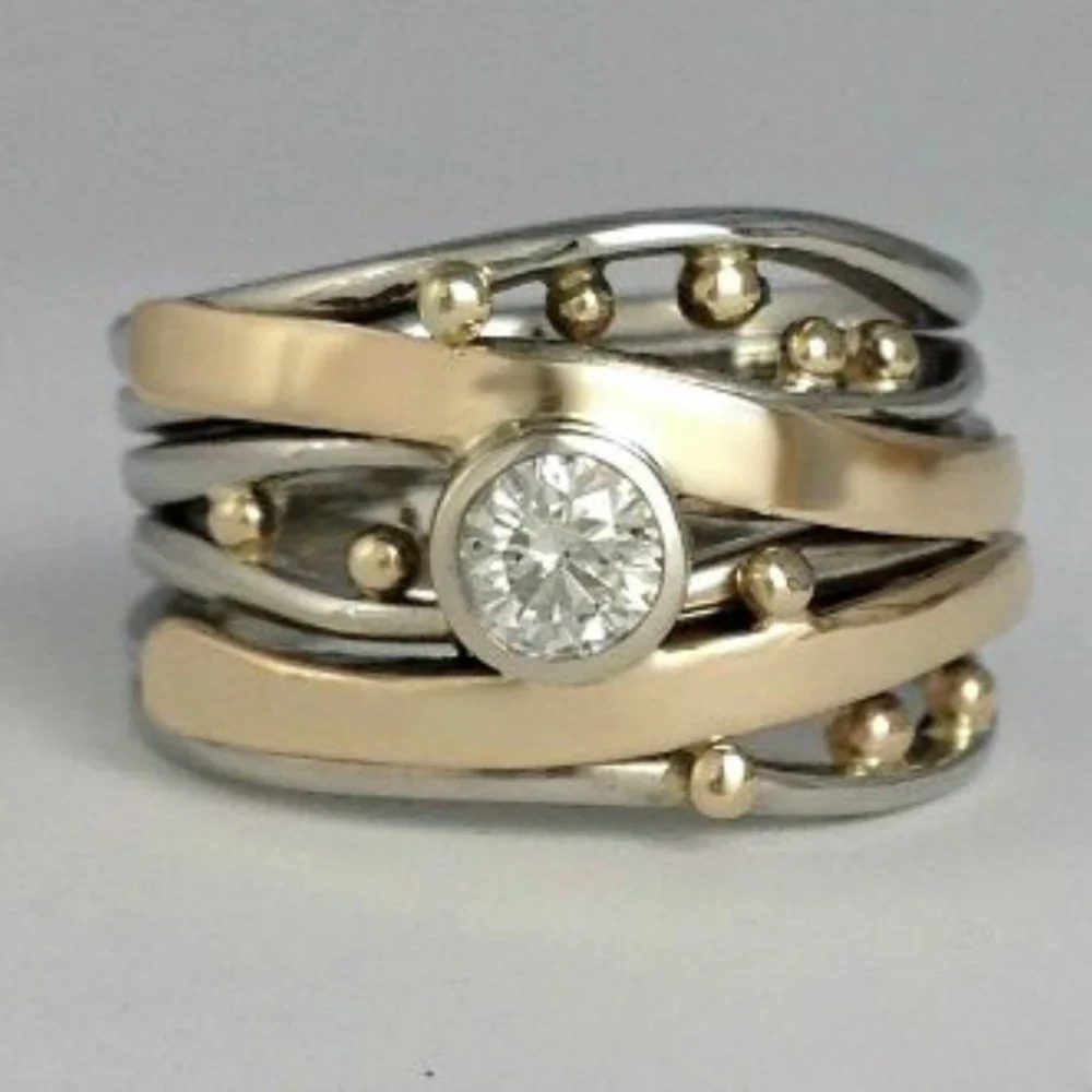 Classic Ring mit strahlendem Stein