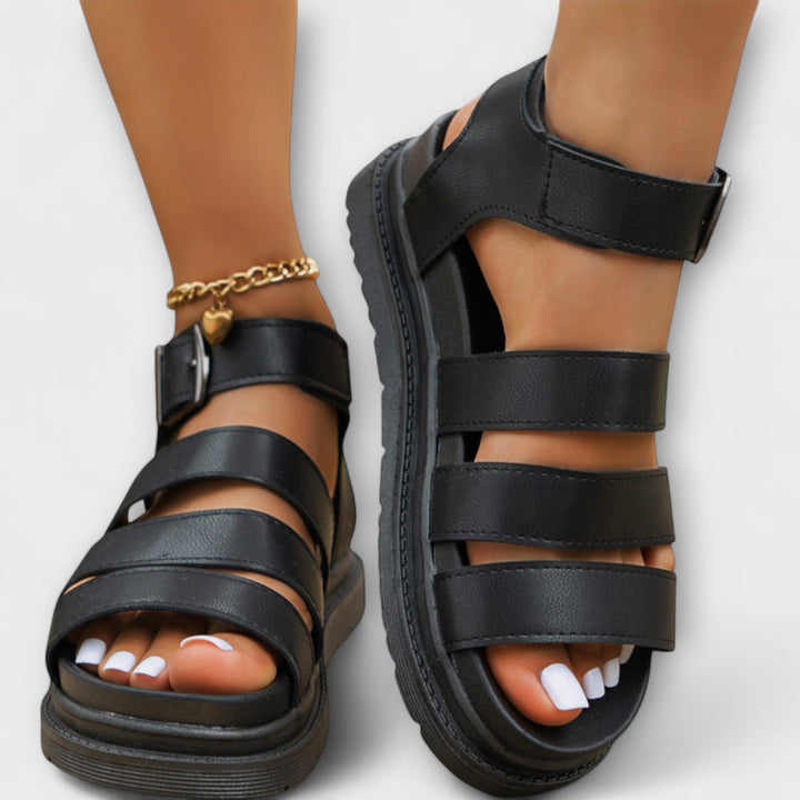 Renee – Sandalen mit mehreren Riemen und Schnalle